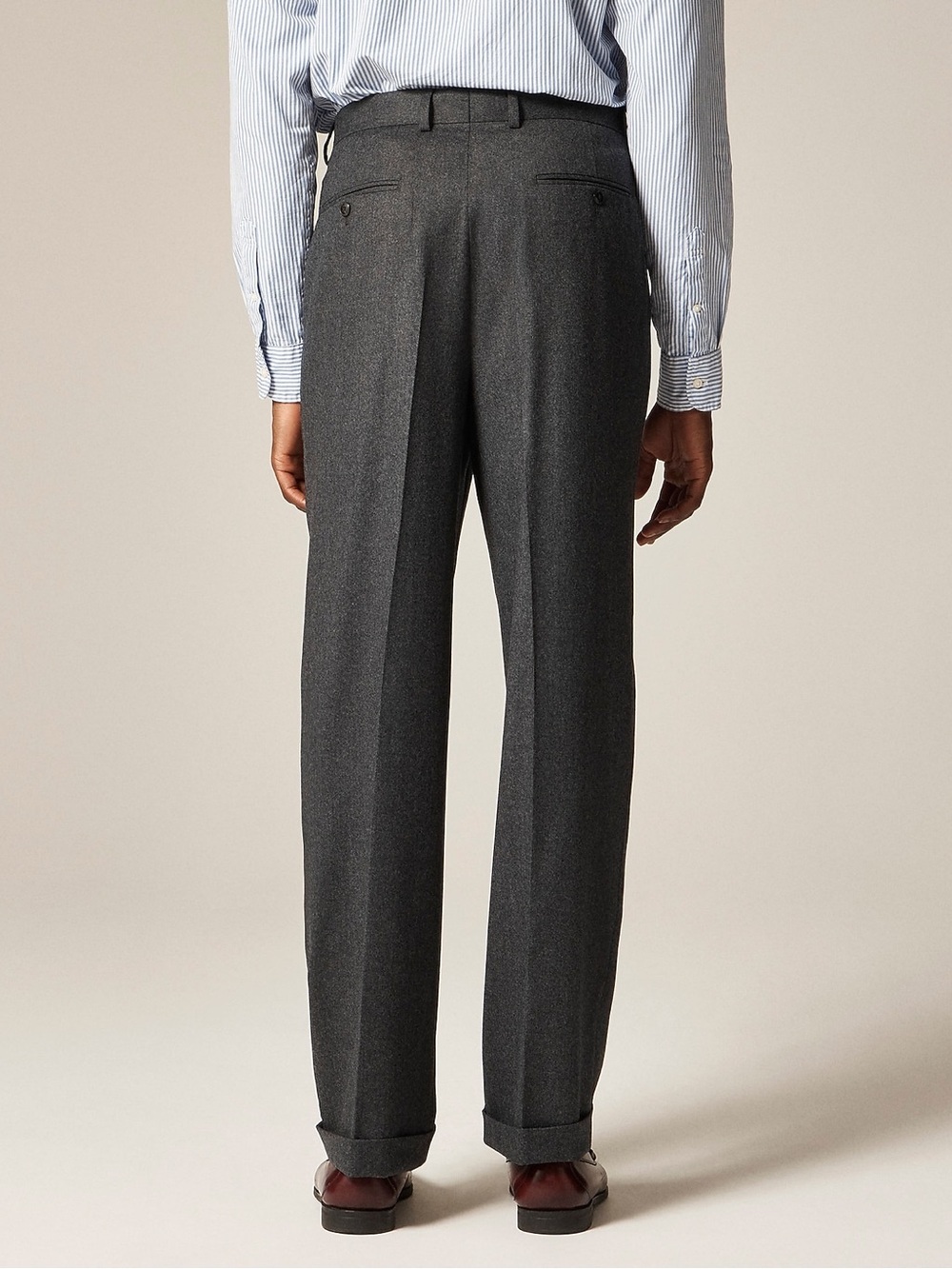 J crew charcoal Relaxed-fit single-pleat trouser in Italian wool flannel - Picture 3 of 4
